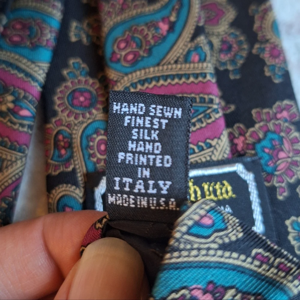 THE HUB LTD NORTH CAROLINA BY ROBERT TALBOTT Paisley Silk Tie